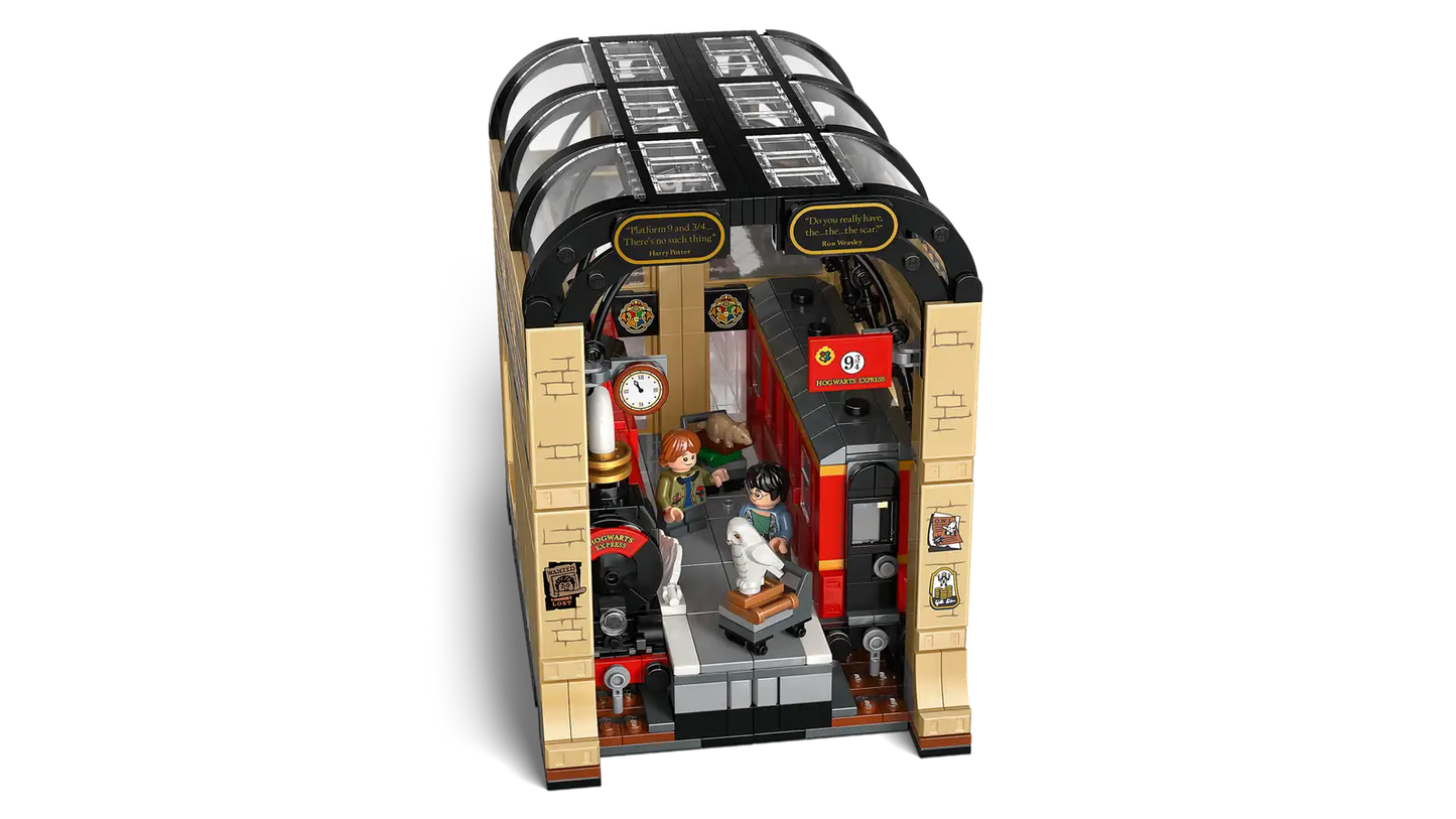 LEGO® Harry Potter™ Book Nook: Hogwarts™ Express