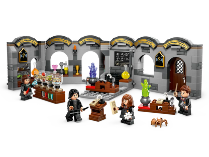 LEGO® Harry Potter™ Hogwarts™ Castle: Potions Class